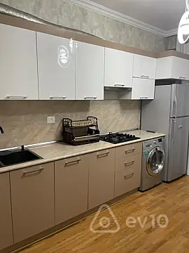 Kirayə verilir 2 otaqlı köhnə tikili 70 m²
