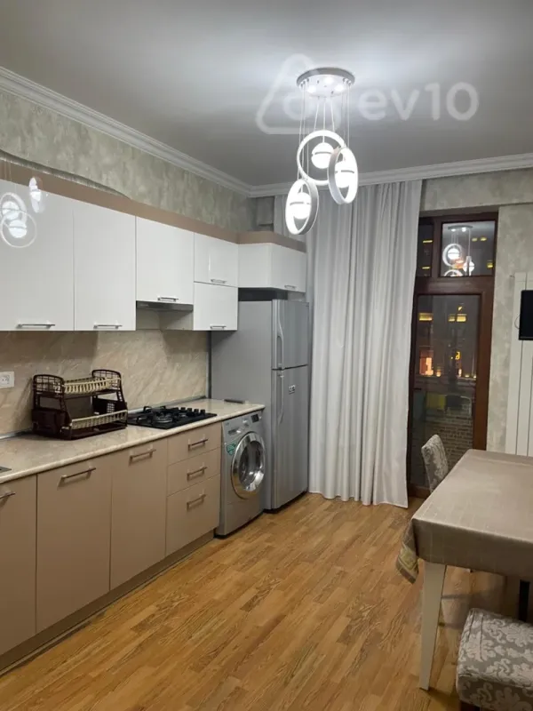 Kirayə verilir 2 otaqlı köhnə tikili 70 m²