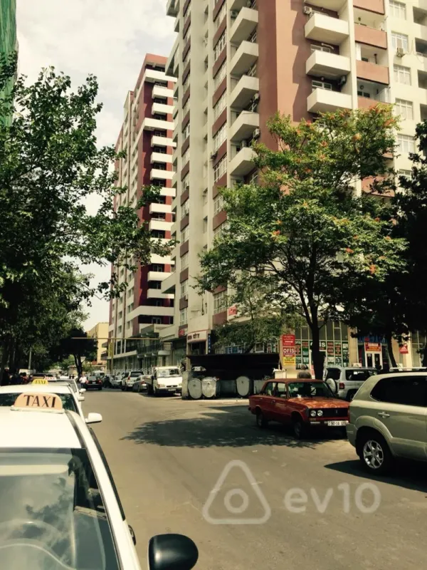 Kirayə verilir 3 otaqlı yeni tikili 130 m²