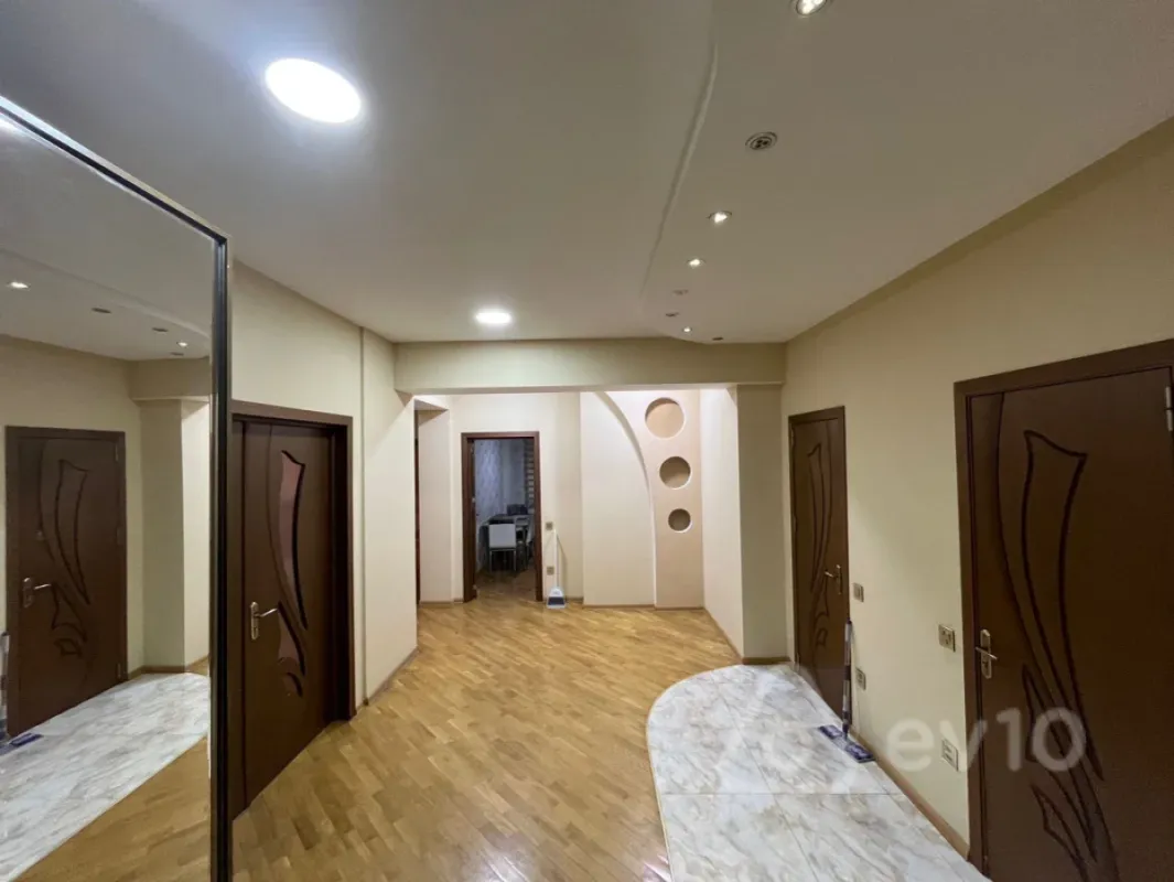 Kirayə verilir 3 otaqlı yeni tikili 130 m²