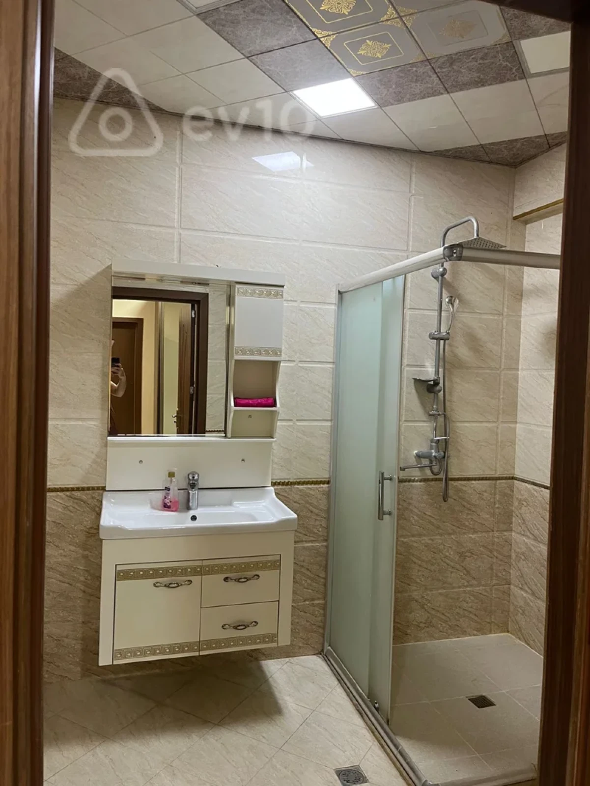 Kirayə verilir 3 otaqlı yeni tikili 130 m²