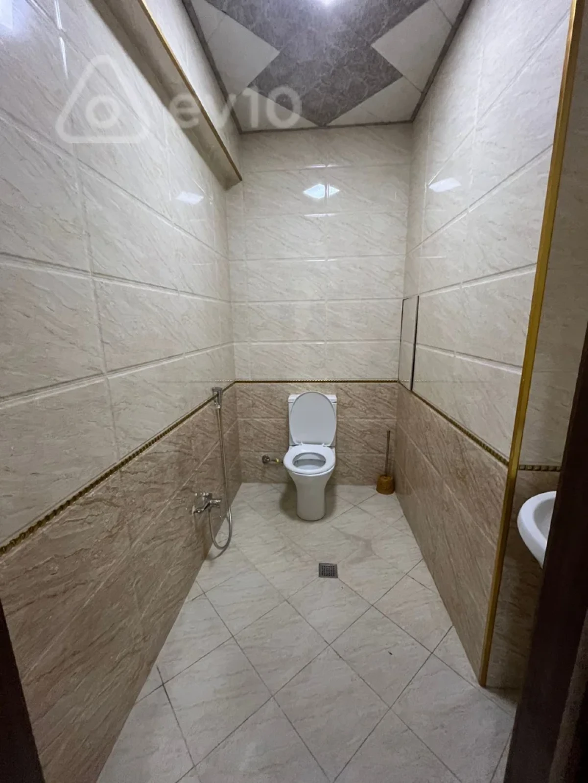 Kirayə verilir 3 otaqlı yeni tikili 130 m²