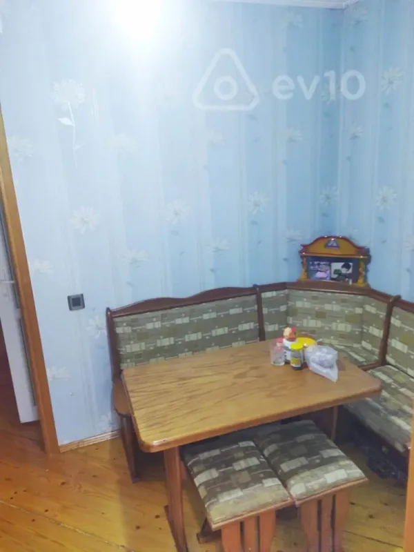 Satılır 2 otaqlı köhnə tikili 60 m²