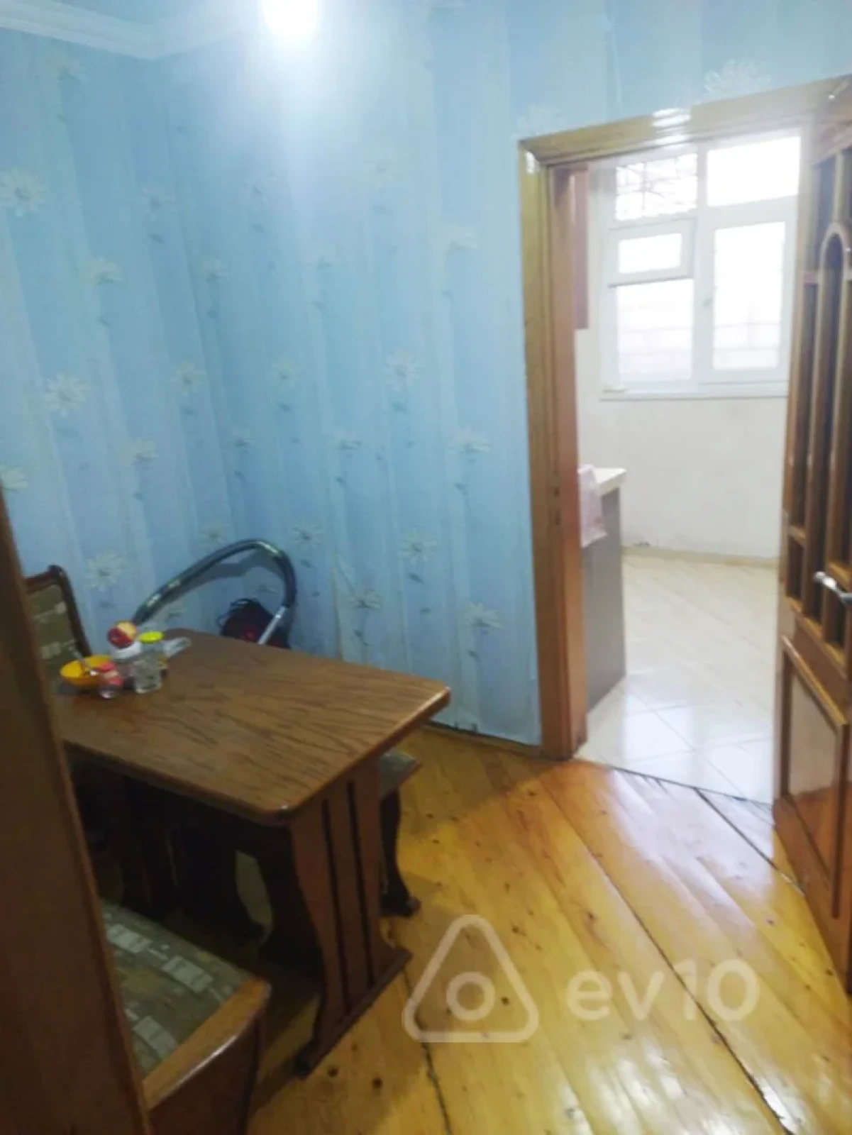 Satılır 2 otaqlı köhnə tikili 60 m²