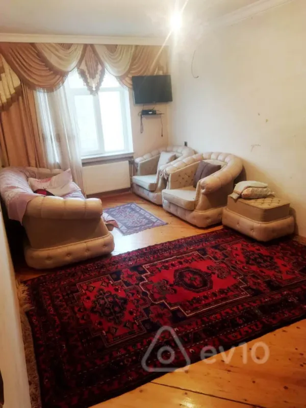 Satılır 2 otaqlı köhnə tikili 60 m²