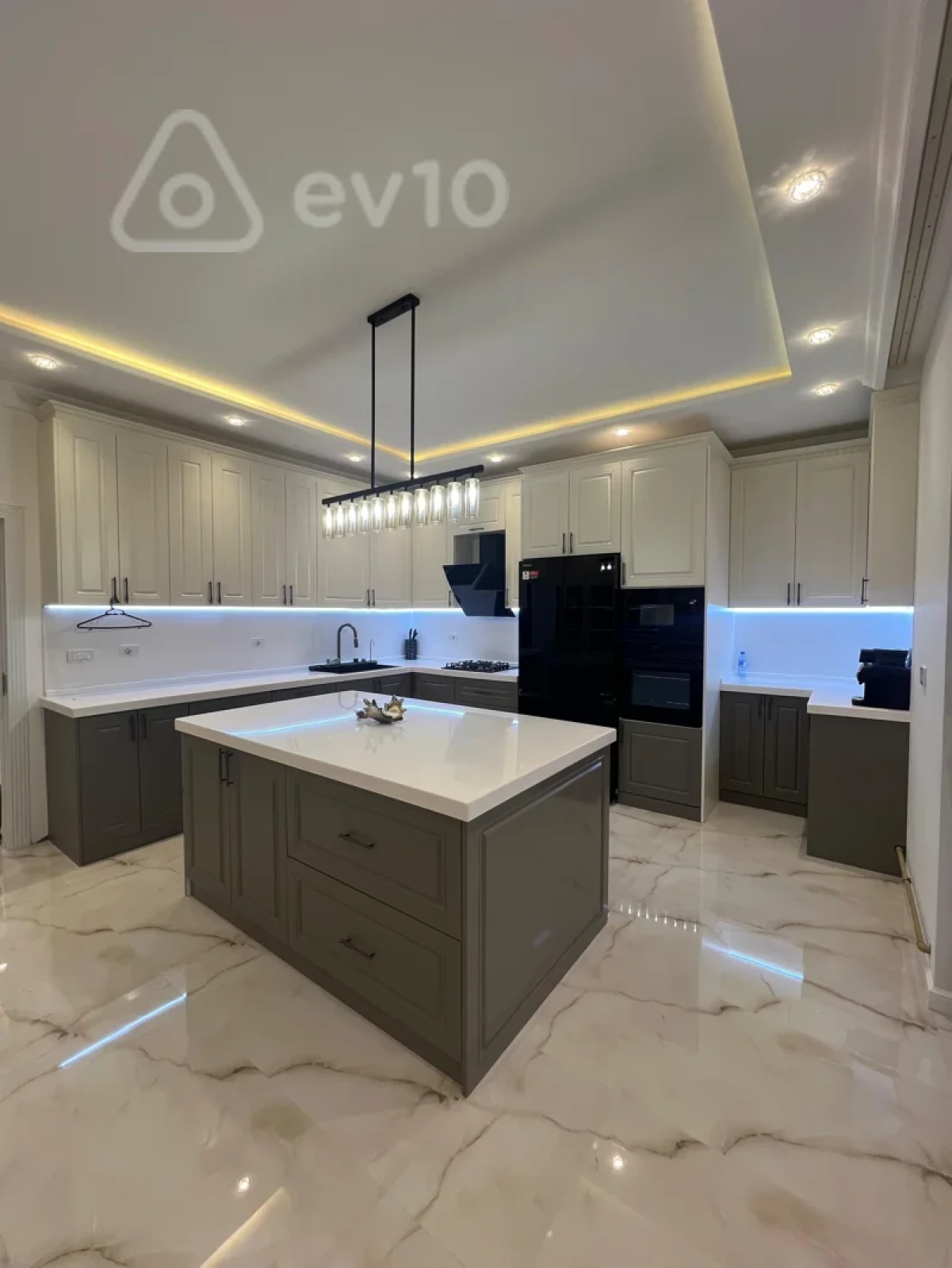 Kirayə verilir 2 otaqlı yeni tikili 65 m²
