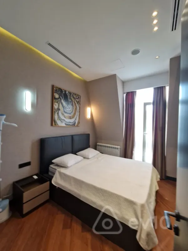 Kirayə verilir 2 otaqlı yeni tikili 70 m²