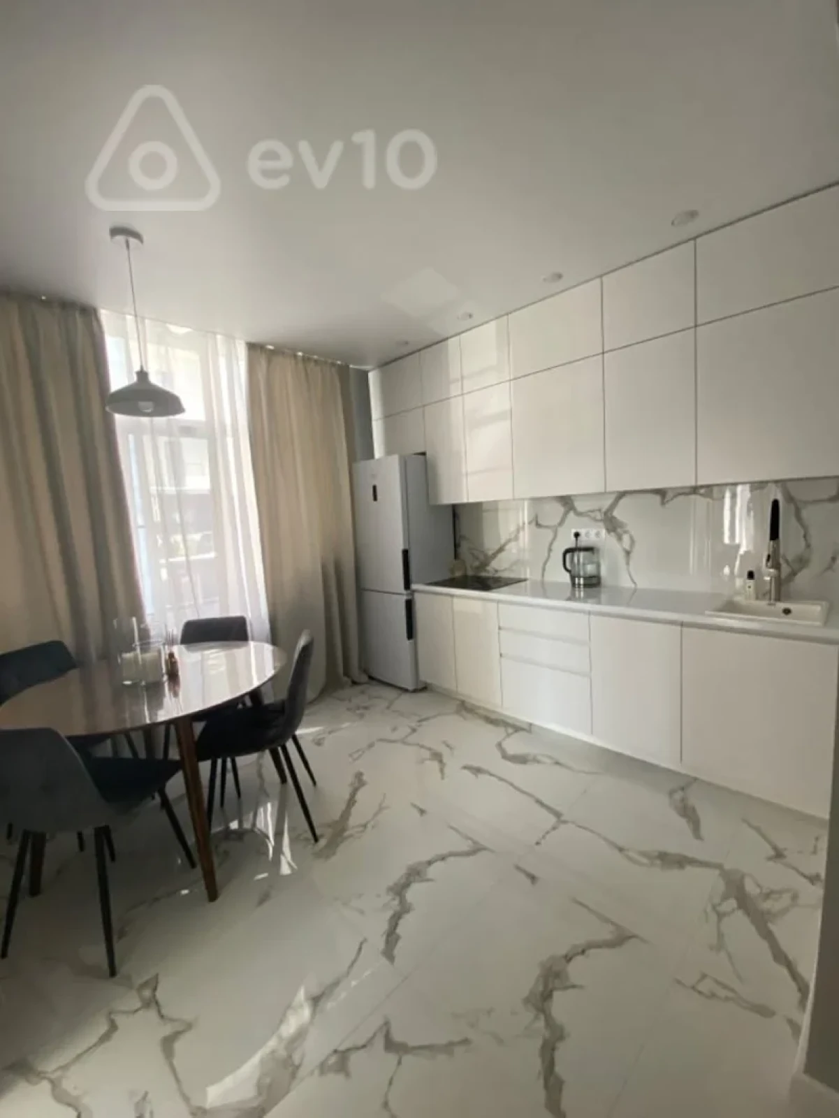 Kirayə verilir 3 otaqlı yeni tikili 130 m²