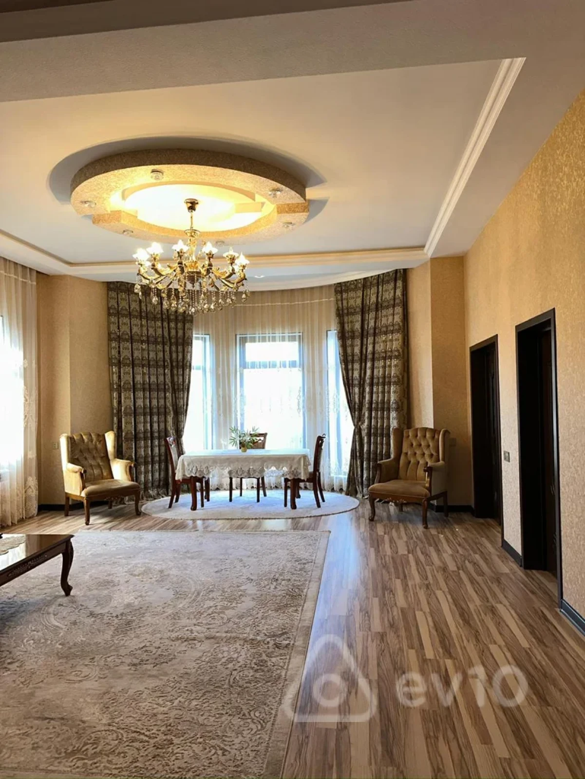 Kirayə verilir 6 otaqlı həyət evi 300 m²