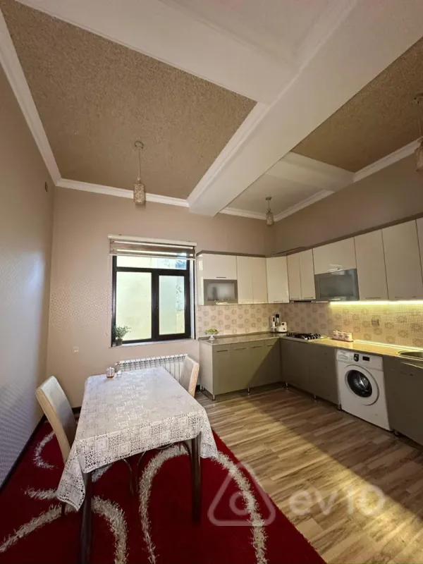 Kirayə verilir 6 otaqlı həyət evi 300 m²