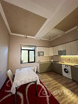 Kirayə verilir 6 otaqlı həyət evi 300 m²