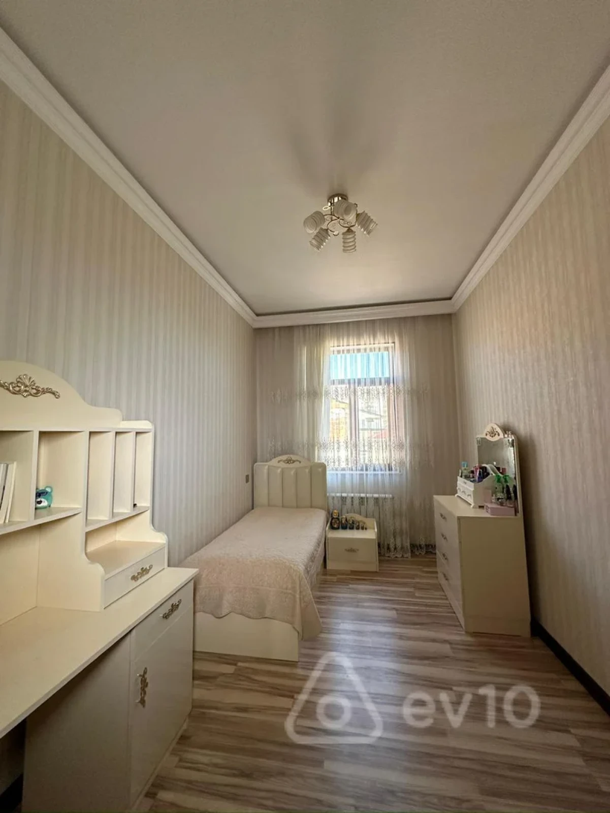 Kirayə verilir 6 otaqlı həyət evi 300 m²