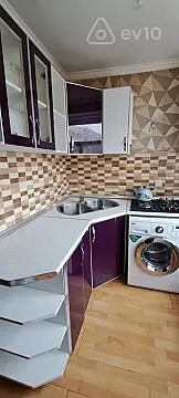 Kirayə verilir 3 otaqlı köhnə tikili 85 m²