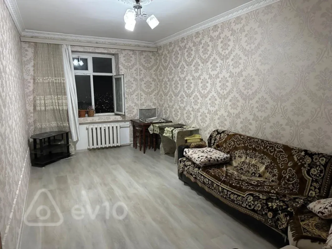 Satılır 1 otaqlı köhnə tikili 40 m²