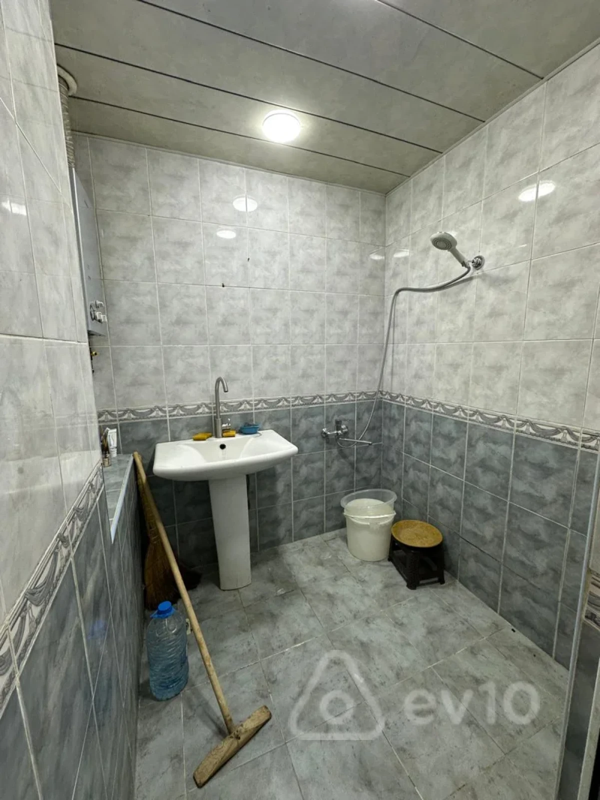 Satılır 1 otaqlı köhnə tikili 40 m²