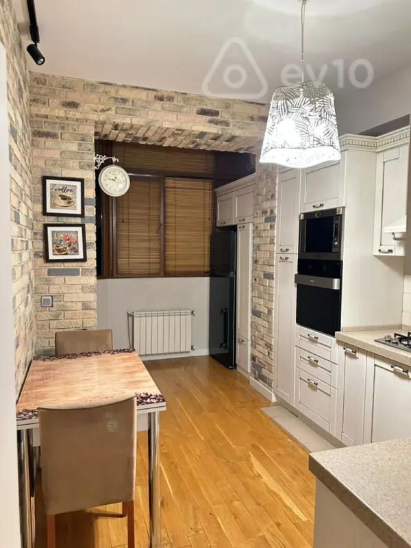 Kirayə verilir 3 otaqlı yeni tikili 120 m²