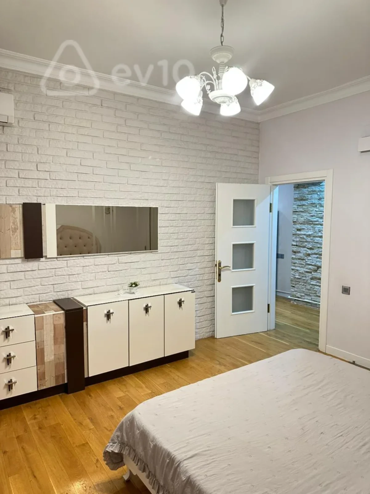 Kirayə verilir 3 otaqlı yeni tikili 120 m²