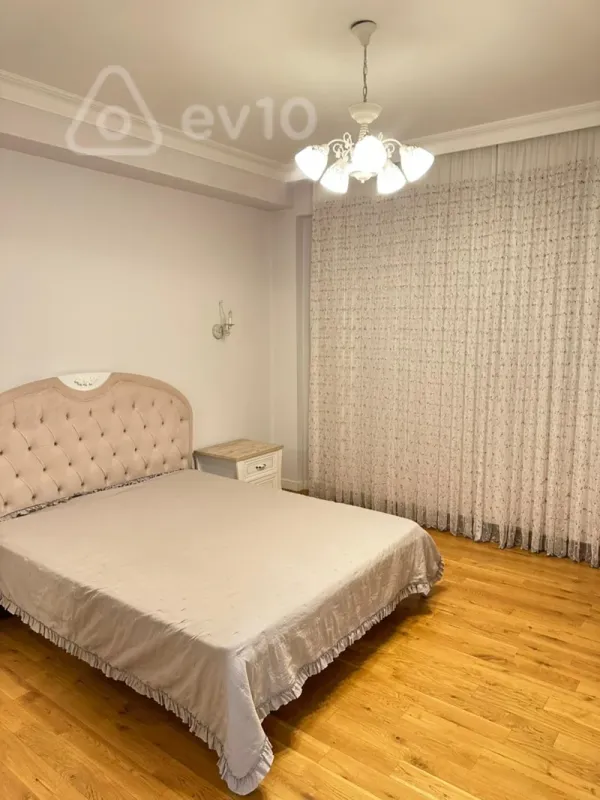 Kirayə verilir 3 otaqlı yeni tikili 120 m²