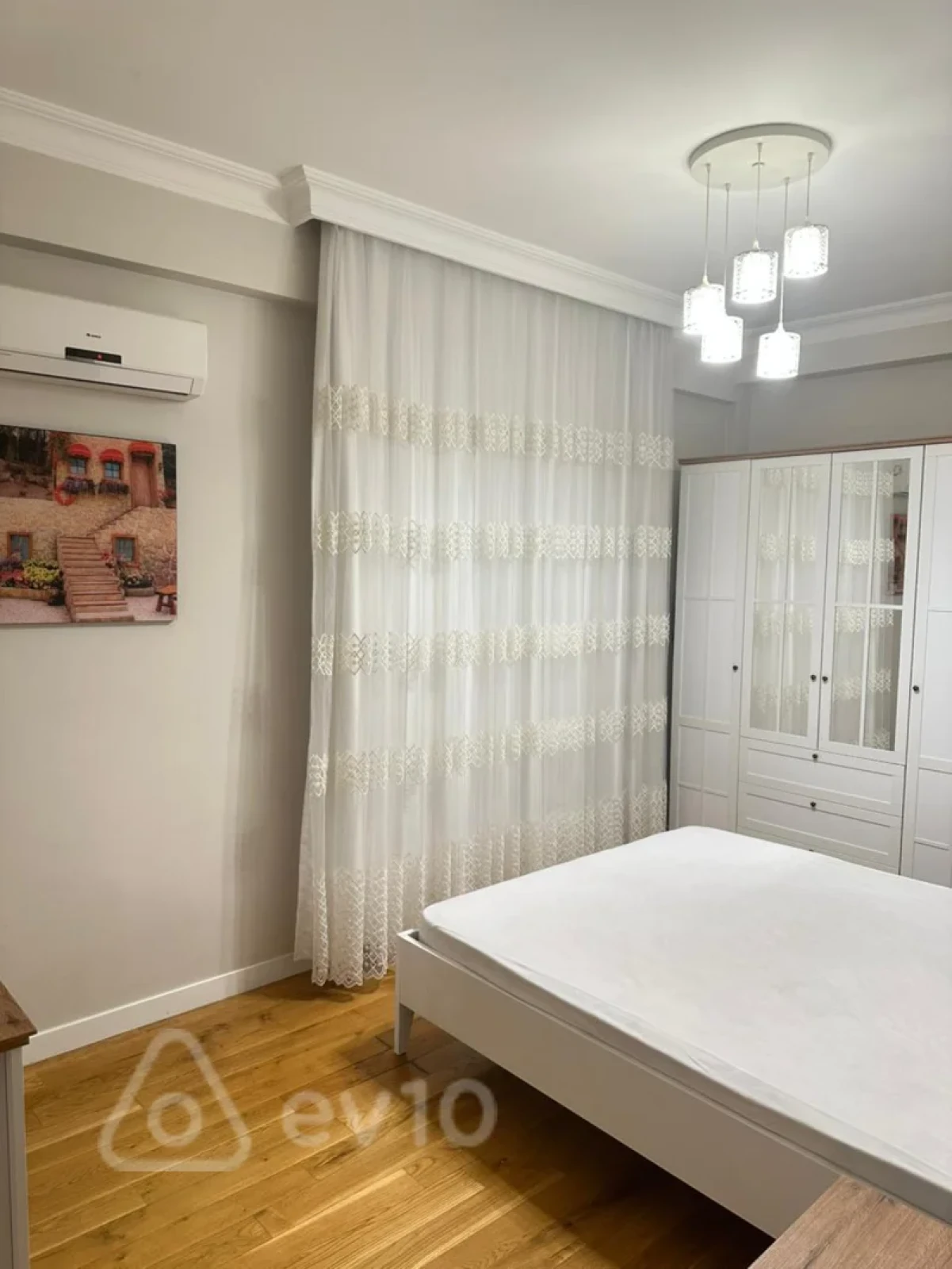 Kirayə verilir 3 otaqlı yeni tikili 120 m²
