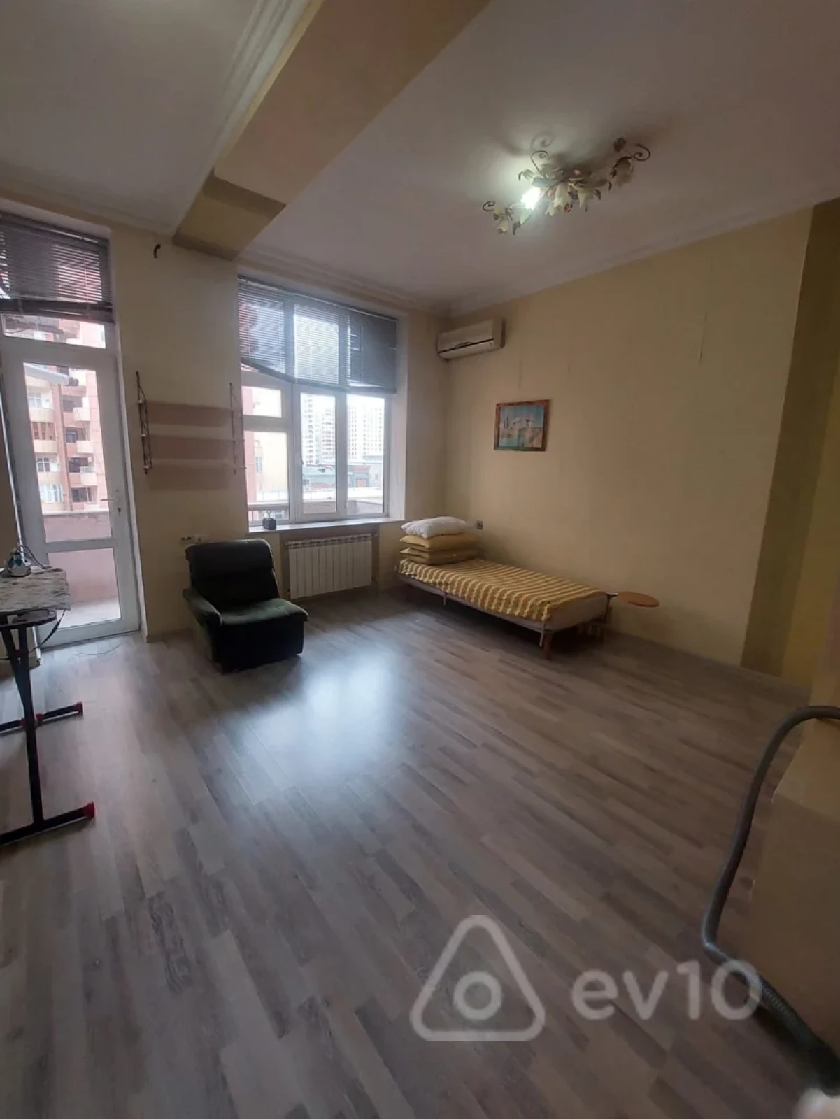 Kirayə verilir 3 otaqlı yeni tikili 120 m²