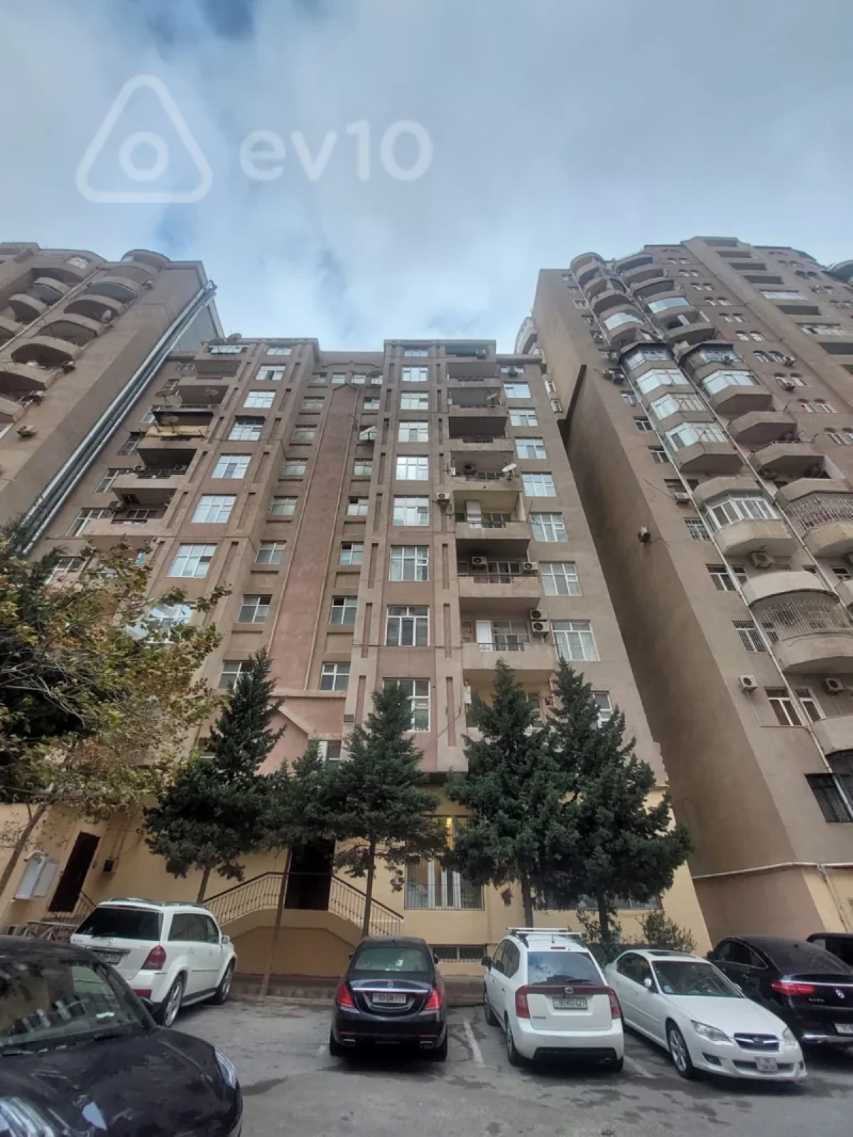 Kirayə verilir 3 otaqlı yeni tikili 120 m²