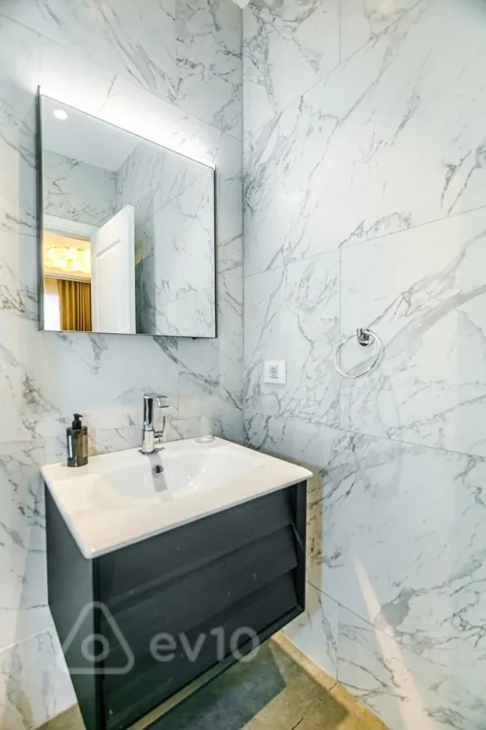 Kirayə verilir 3 otaqlı yeni tikili 110 m²