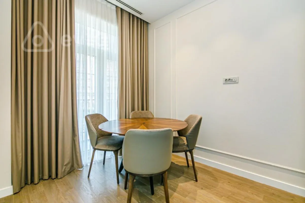 Kirayə verilir 3 otaqlı yeni tikili 110 m²