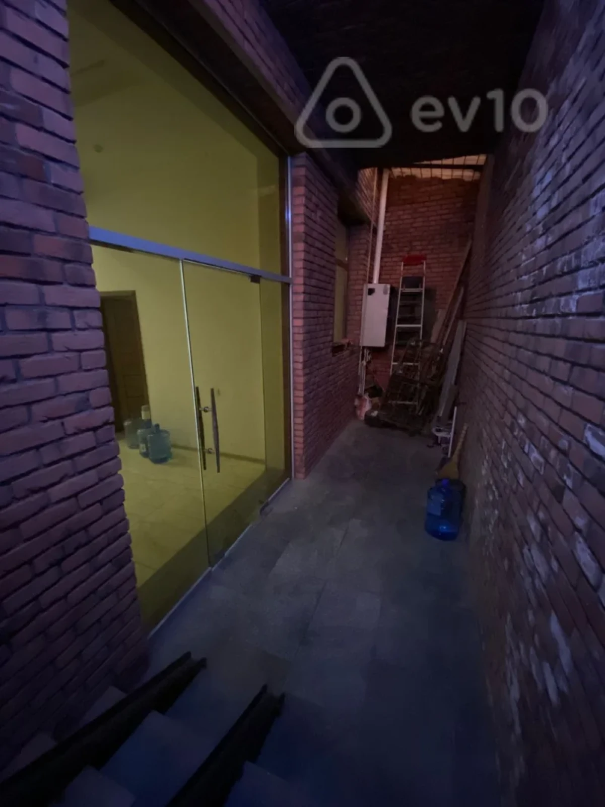 Kirayə verilir 5 otaqlı ofis 130 m²