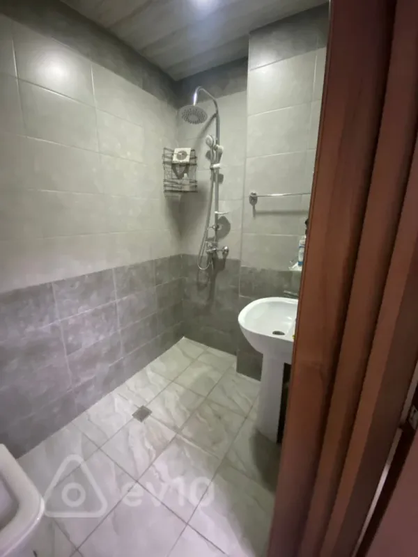 Kirayə verilir 5 otaqlı ofis 130 m²