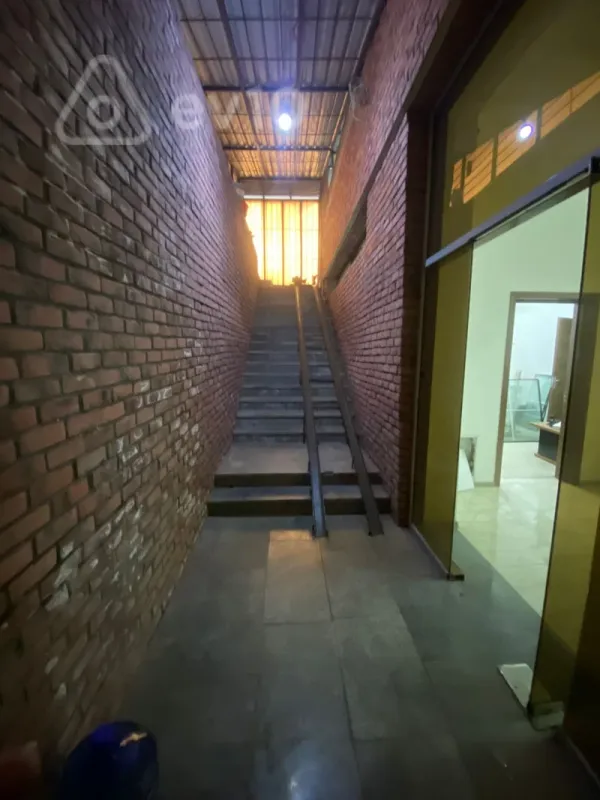 Kirayə verilir 5 otaqlı ofis 130 m²