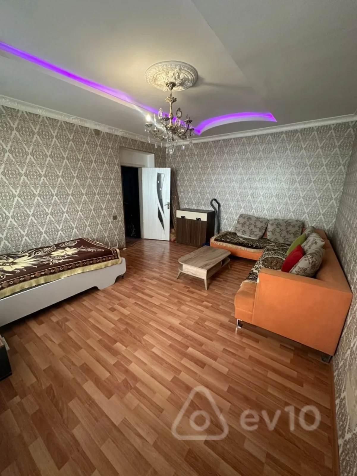 Kirayə verilir 3 otaqlı köhnə tikili 80 m²
