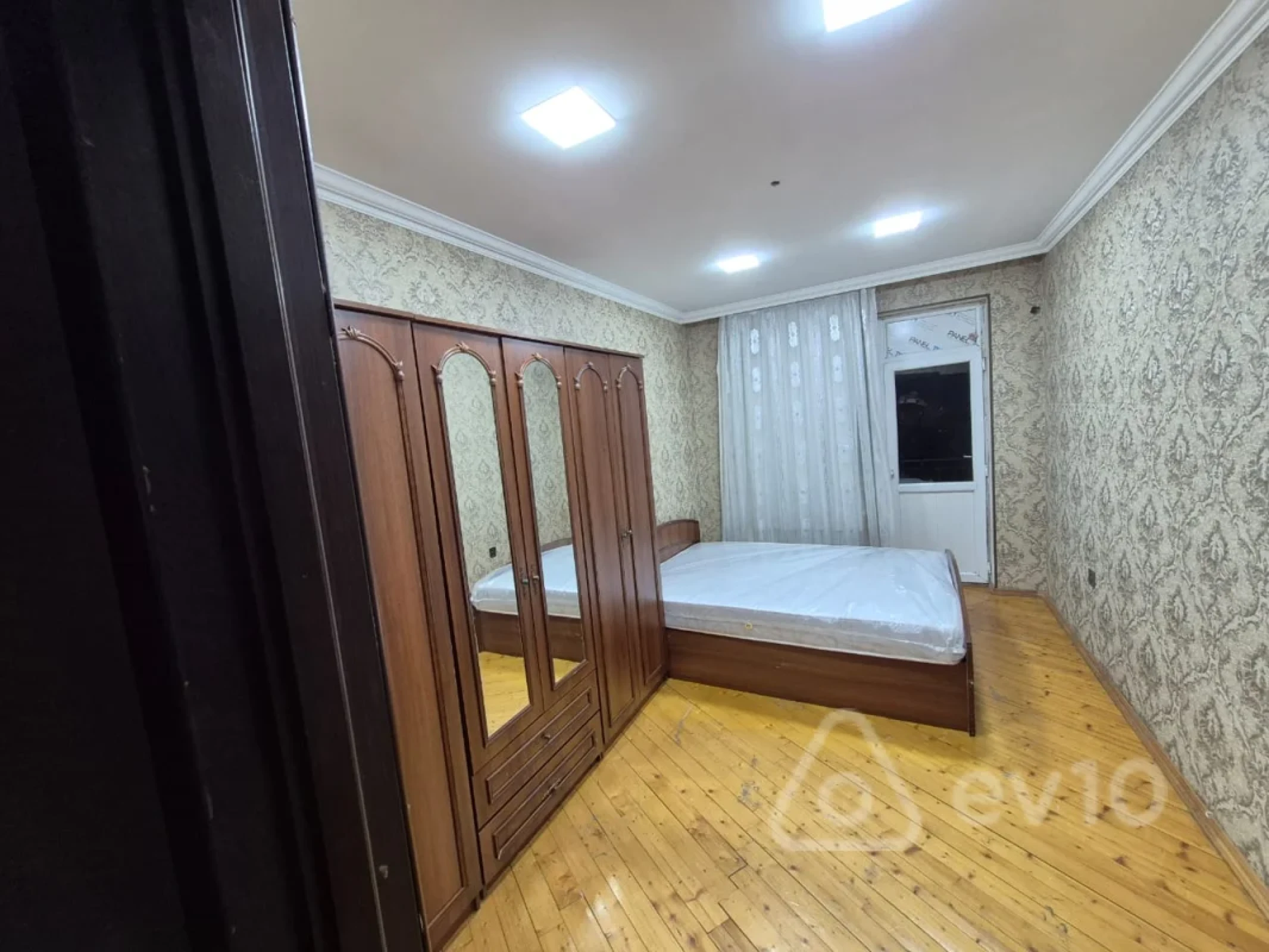 Kirayə verilir 3 otaqlı yeni tikili 105 m²