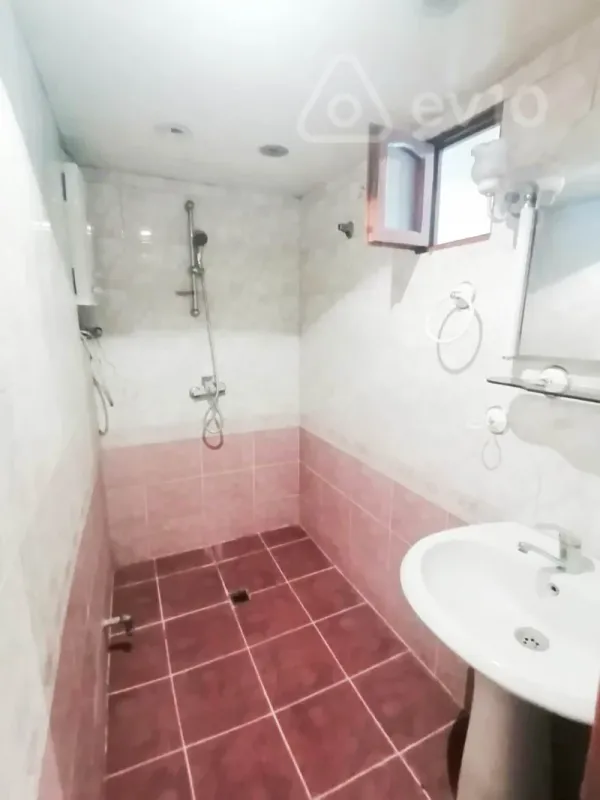 Kirayə verilir 3 otaqlı köhnə tikili 90 m²