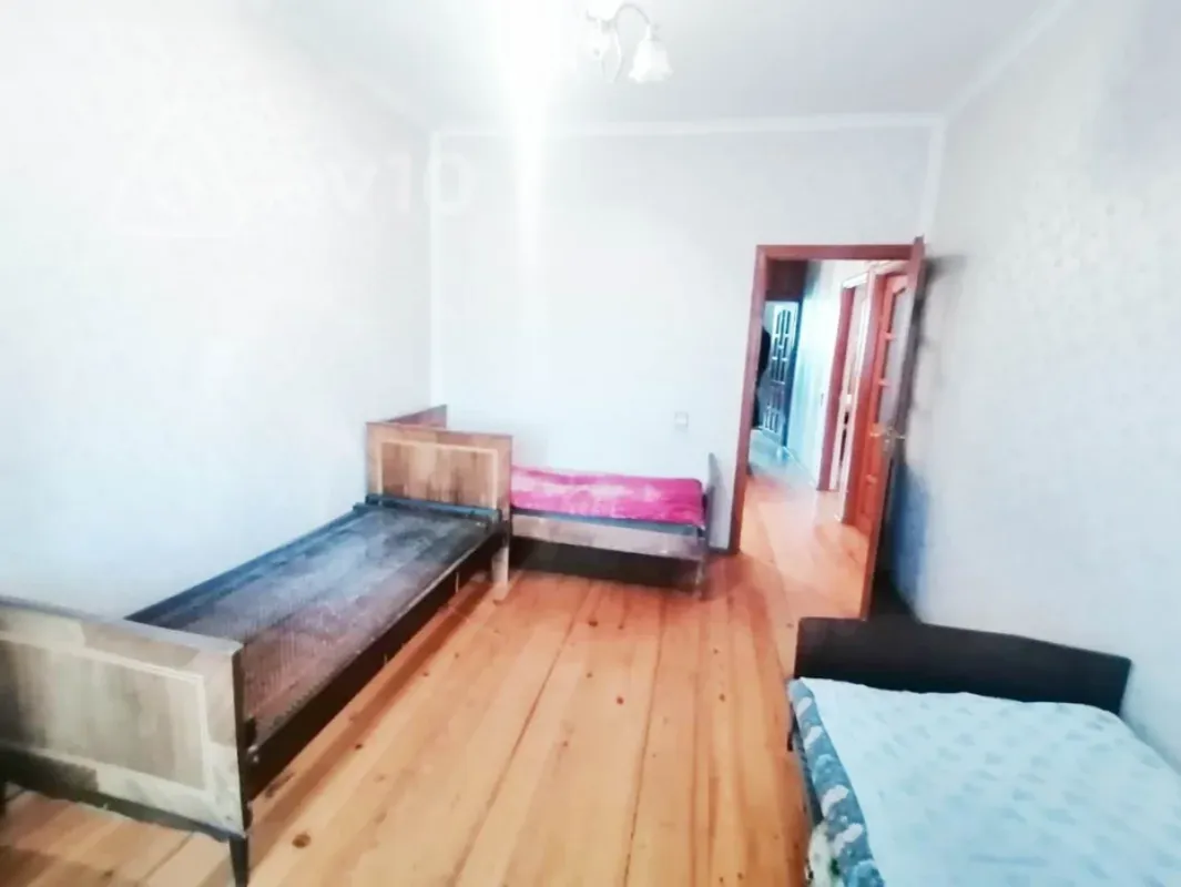 Kirayə verilir 3 otaqlı köhnə tikili 90 m²
