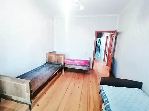Kirayə verilir 3 otaqlı köhnə tikili 90 m²