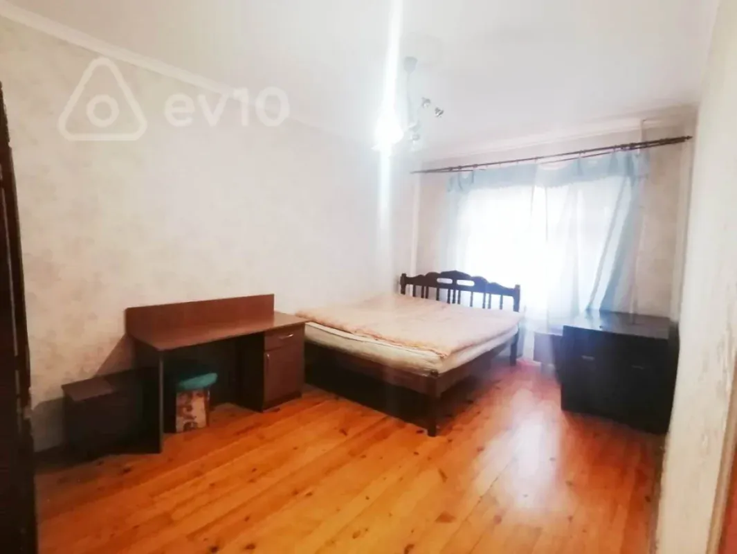 Kirayə verilir 3 otaqlı köhnə tikili 90 m²
