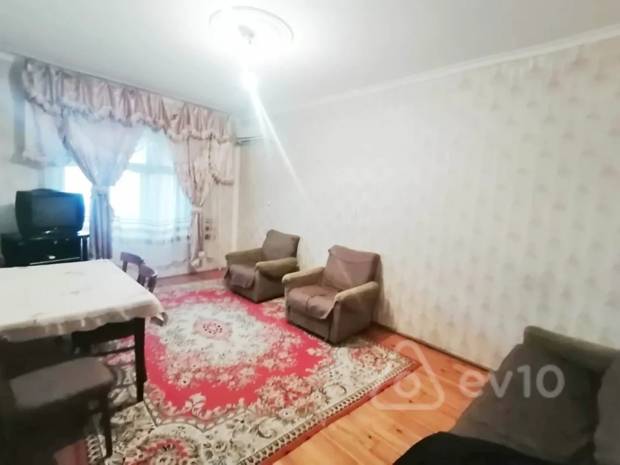 Kirayə verilir 3 otaqlı köhnə tikili 90 m²