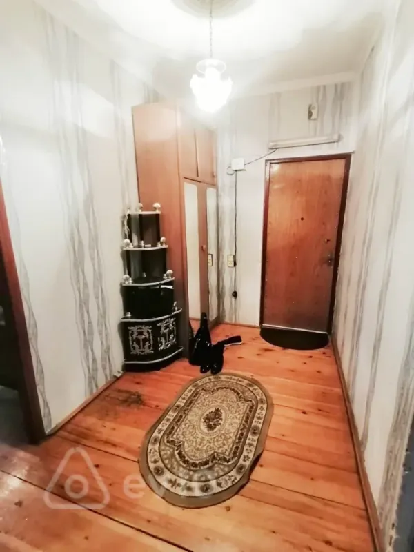 Kirayə verilir 3 otaqlı köhnə tikili 90 m²