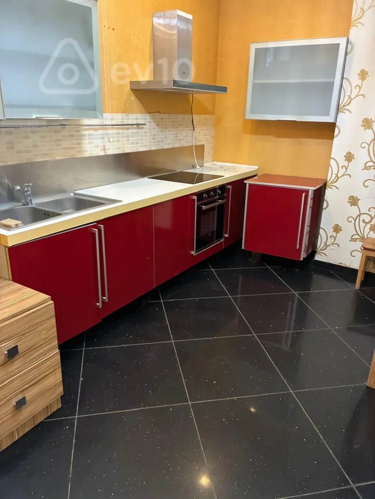 Kirayə verilir 3 otaqlı ofis 90 m²