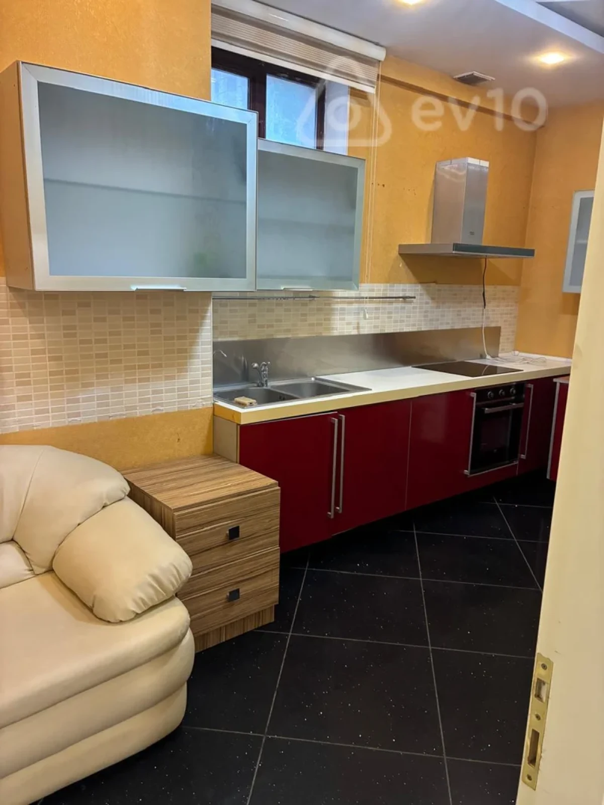 Kirayə verilir 3 otaqlı ofis 90 m²