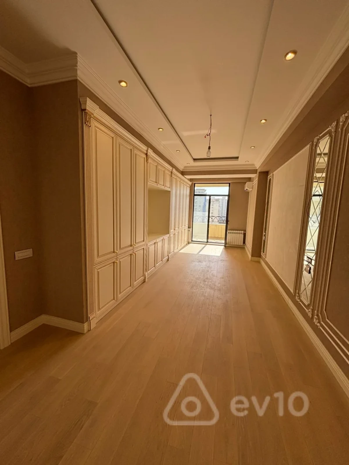 Satılır 4 otaqlı yeni tikili 242 m²