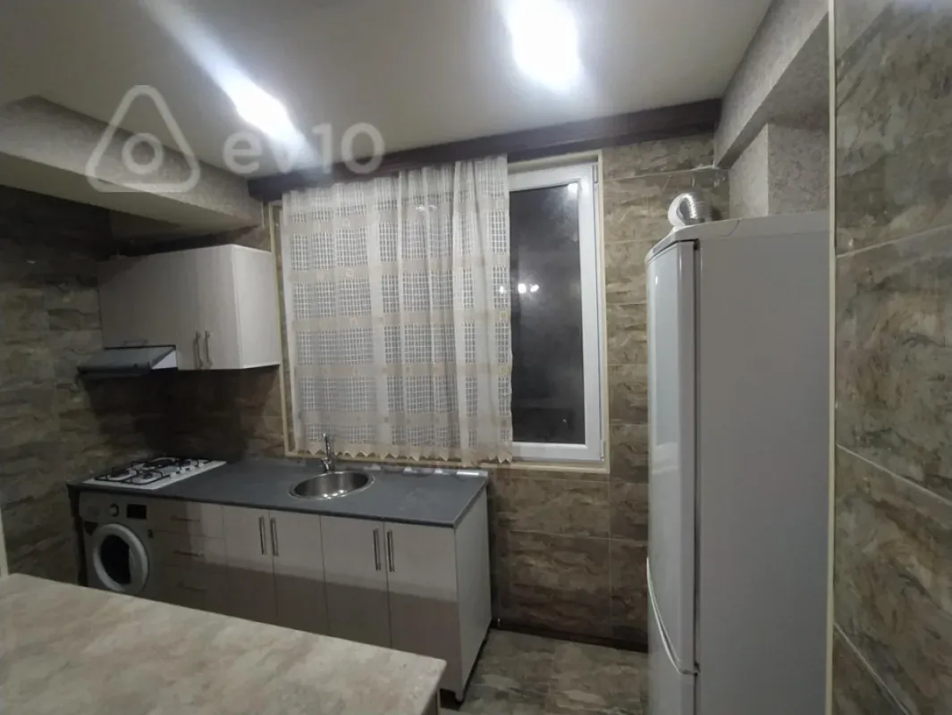 Kirayə verilir 2 otaqlı yeni tikili 50 m²