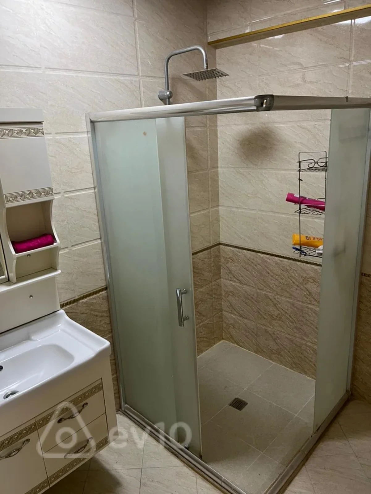 Kirayə verilir 3 otaqlı yeni tikili 130 m²