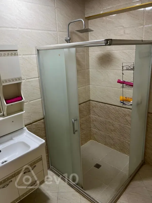 Kirayə verilir 3 otaqlı yeni tikili 130 m²