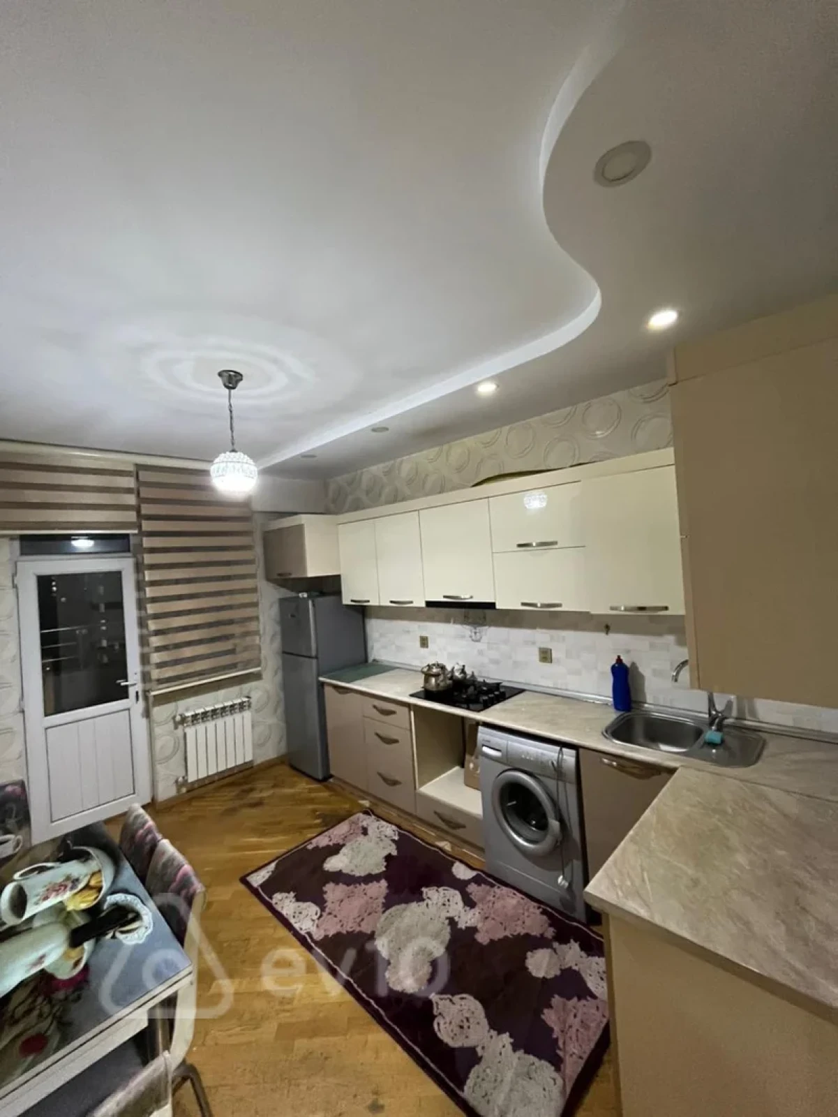 Kirayə verilir 3 otaqlı yeni tikili 130 m²