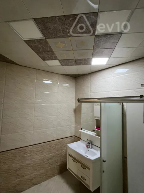 Kirayə verilir 3 otaqlı yeni tikili 130 m²