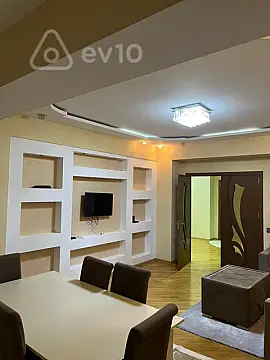 Kirayə verilir 3 otaqlı yeni tikili 130 m²