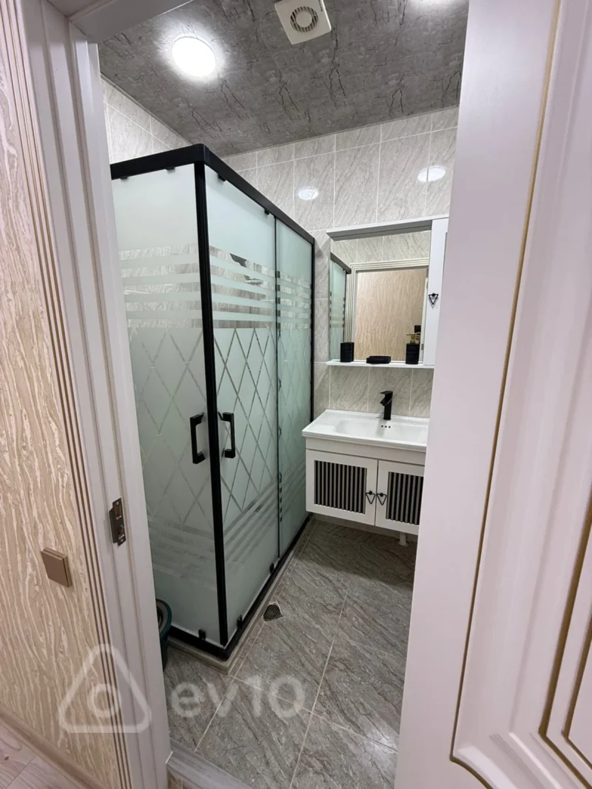 Satılır 3 otaqlı yeni tikili 85 m²