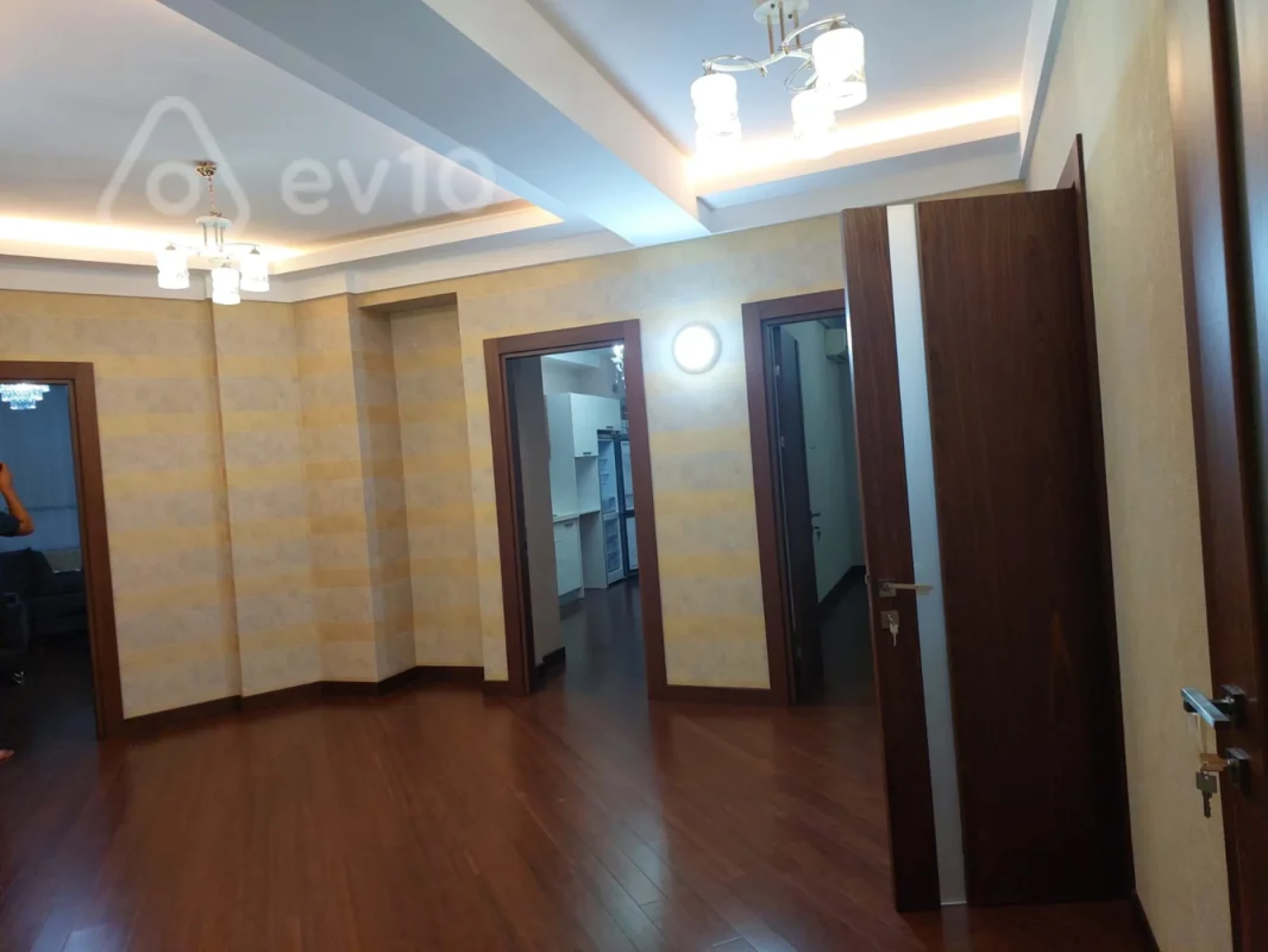 Kirayə verilir 2 otaqlı yeni tikili 113 m²