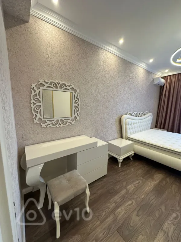 Kirayə verilir 3 otaqlı yeni tikili 100 m²